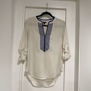 Ann Taylor blouse with rolled up sleeve option and nice embroidery size XS